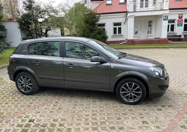 Opel Astra cena 14999 przebieg: 229000, rok produkcji 2009 z Szczawno-Zdrój małe 137